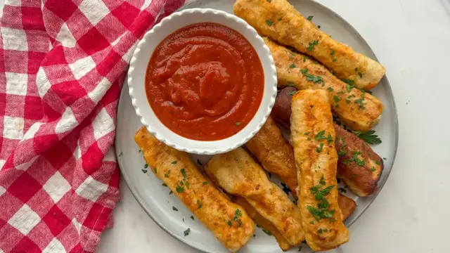 'Video thumbnail for Skip The Pizza And Make These Pepperoni Mozzarella Sticks Instead'