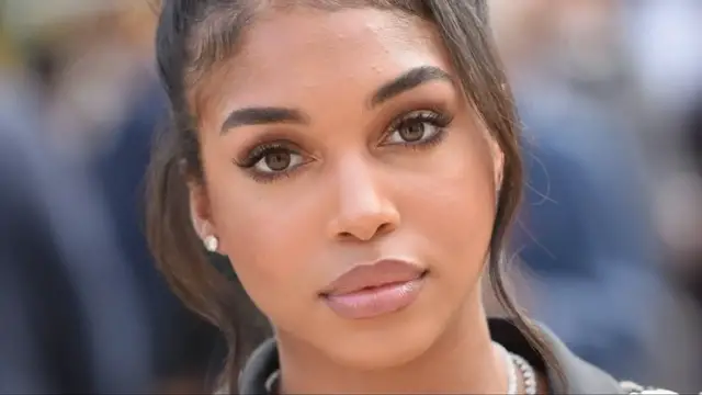 'Video thumbnail for The Truth About Steve Harvey's Daughters'
