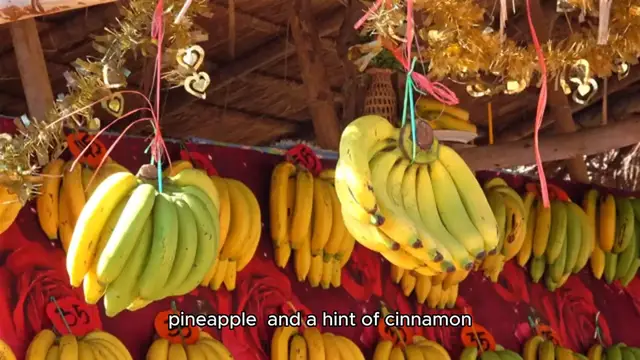 Video thumbnail for hummingbird cake recipe