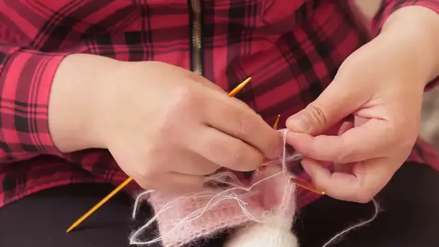 Video thumbnail for Master Two at a Time (TAAT) Socks: Step-by-Step Guide for Beginners!