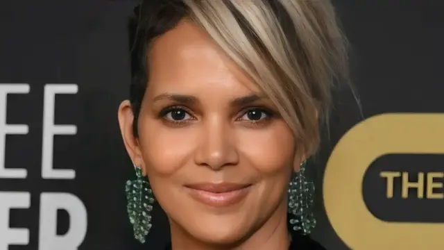 'Video thumbnail for Halle Berry's Daughter Is Growing Up So Fast'