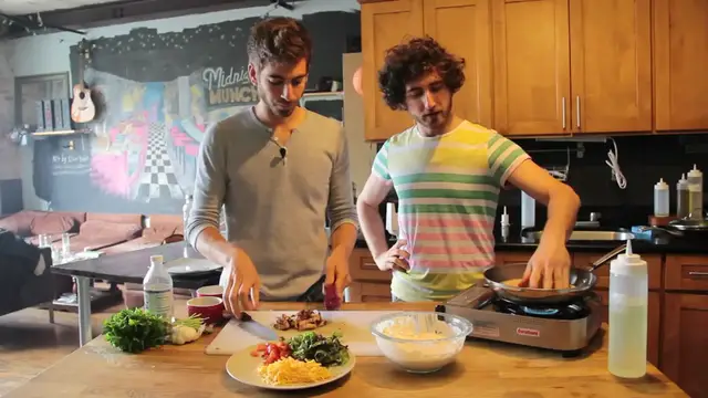 'Video thumbnail for Taco Bell_s Baja Chicken Gordita Recipe(720P_HD)'
