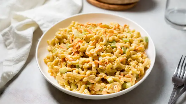 Video thumbnail for 5-Ingredient Hawaiian Macaroni Salad Recipe