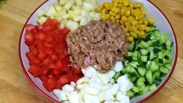 'Video thumbnail for SHED WEIGHT with This Flavorful Tuna Salad Recipe : PROTEIN PACKED, LOW CALORIE, HEALTHY WEIGHT LOSS'