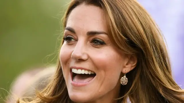 Video thumbnail for Royal Wardrobe Malfunctions Caught On Camera