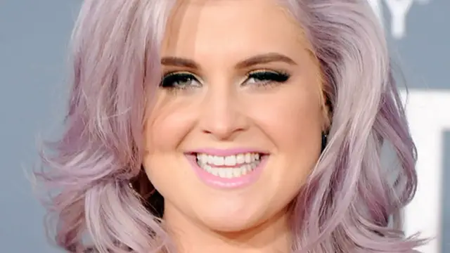 Video thumbnail for Celebs Who Were Unrecognizable After A Makeunder