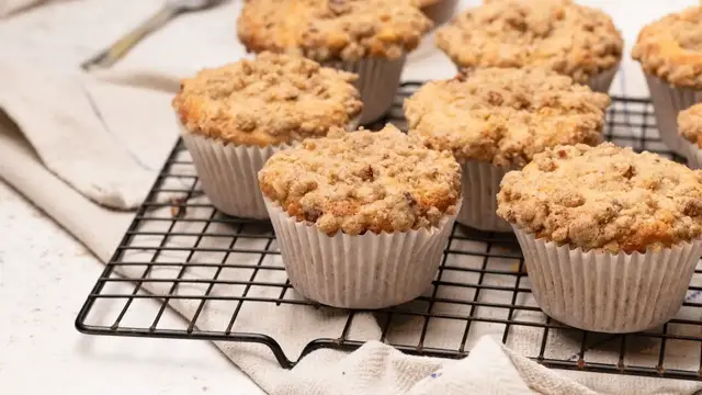 'Video thumbnail for Apple Pecan Muffins With Cinnamon Crumble Recipe'
