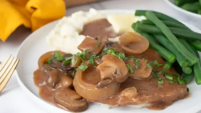Video thumbnail for Easy Crock Pot Cubed Steak With Mushroom Gravy Recipe