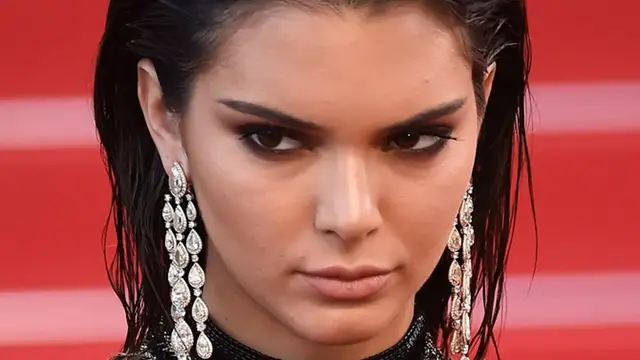 'Video thumbnail for 8 Celebrities Who Treat Waiters Like Trash'