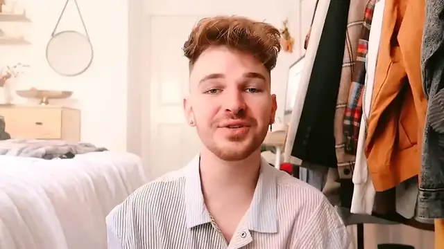 Video thumbnail for DIY URBAN OUTFITTERS ROOM DECOR