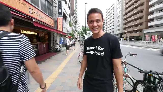 'Video thumbnail for Living in Japan - TOKYO APARTMENT TOUR in Shinjuku _ Where To Stay in Tokyo _60 Per Night_(720P_HD)'