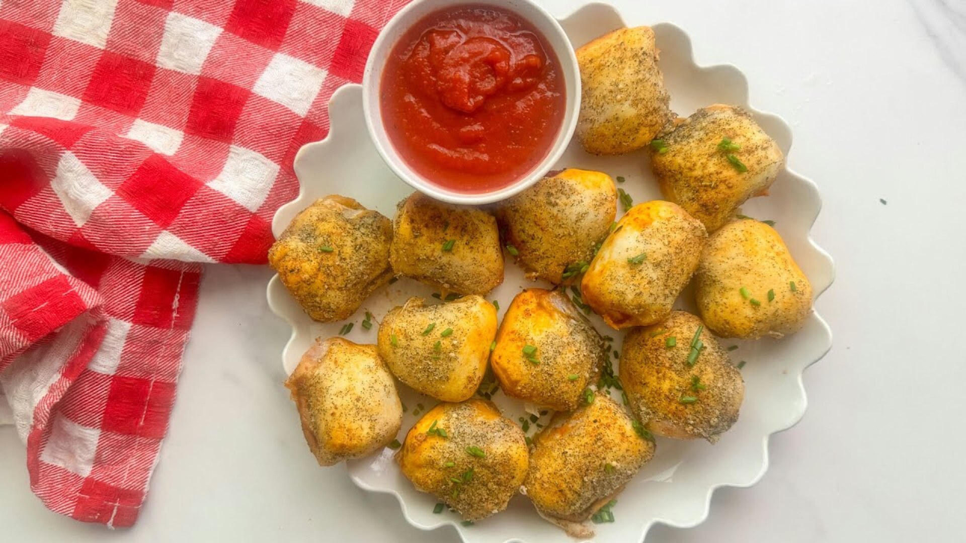 Video thumbnail for Stuffed Pizza Bites Recipe