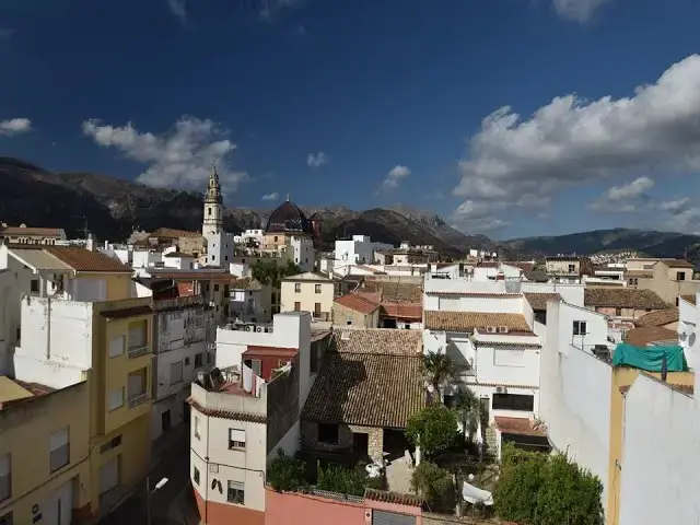 Video thumbnail for Apartment in Pego for sale in Alicante  - Beds 6 Baths 3 - SALE € 176,000 Spanish Casa Properties
