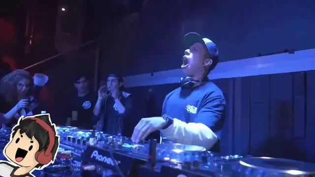 Video thumbnail for Let's sing.