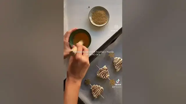 'Video thumbnail for Arbolitos de navidad de hojaldre y nutella receta Horno MX #shorts #nutella #postre #navidad'