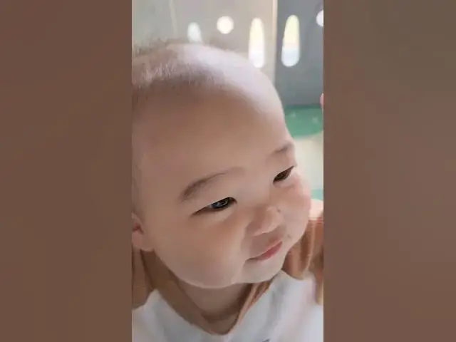 Video thumbnail for 아빠가 '잘 잤냐'고 물었더니 아기의 귀여운 반응