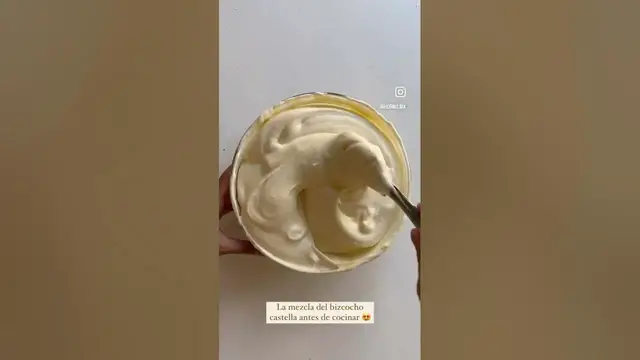 Video thumbnail for La mezcla de nuestro bizcocho castella antes de cocinar!