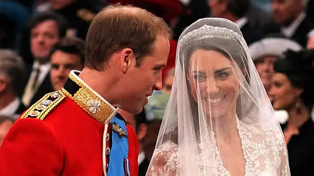 Video thumbnail for Body Language Expert Breaks Down Prince William's True Feelings For Kate