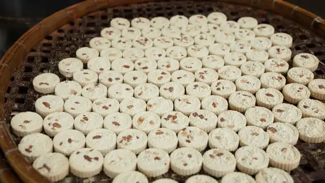 Video thumbnail for Macau almond cookies: video blog