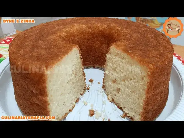 Video thumbnail for Bolo Fofinho Simples de Baunilha - Massa Básica Para Bolo Caseiro