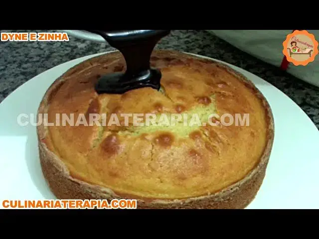 Video thumbnail for Bolo de Iogurte Fofinho com Calda de Chocolate, APOSTILAS NA DESCRIÇÃO!