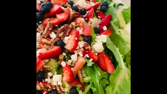 'Video thumbnail for SIMPLE BERRY SALAD'