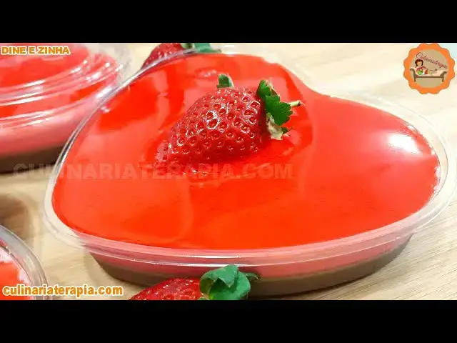 Video thumbnail for Como Fazer Sobremesa Mousse Sensação de Morango com Chocolate - Dyne e Zinha
