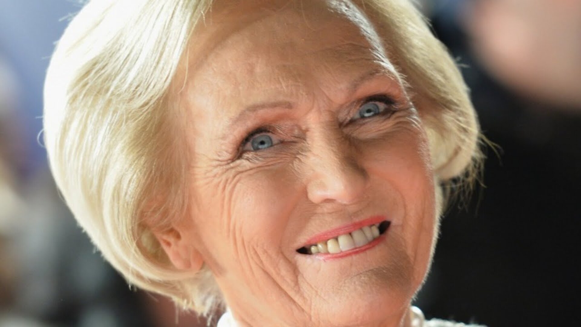 Video thumbnail for Mary Berry's Transformation Is Seriously Turning Heads