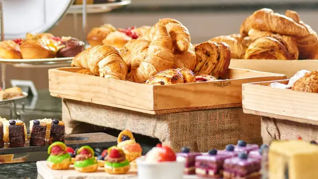 'Video thumbnail for We Finally Know Which Hotel Chain Has The Best Breakfast Buffet'