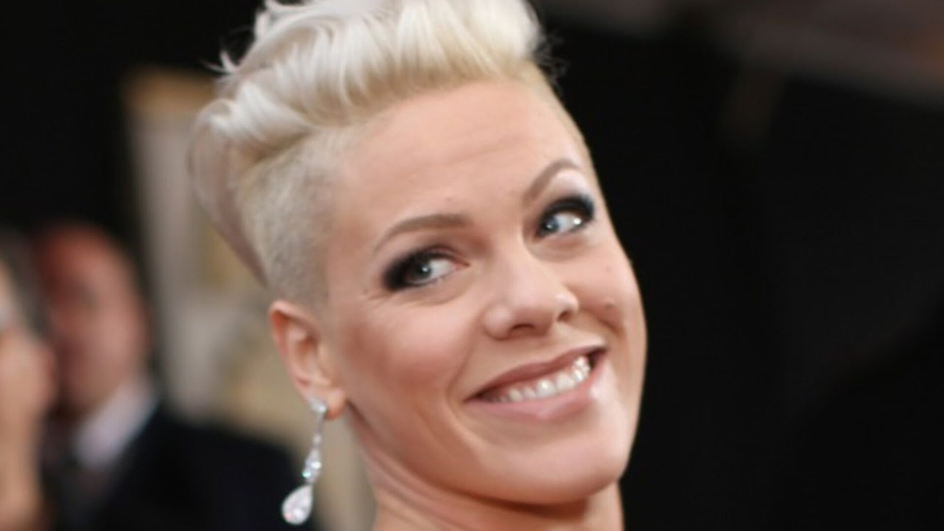 Video thumbnail for Pop Stars Who Have Seriously Gorgeous Husbands