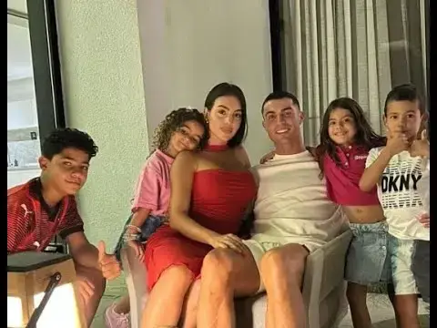 'Video thumbnail for Funny moments in MEET CRISTIANO RONALDO FAMILY - Roblox Cart Ride Gameplay'