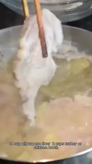 Video thumbnail for Turkey gravy recipe