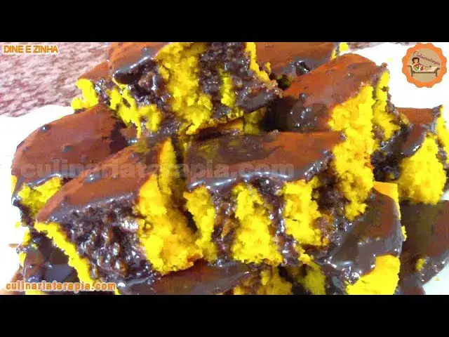 Video thumbnail for Bolo de Cenoura Fofinho Super Leve com Cobertura de Chocolate Cremosa