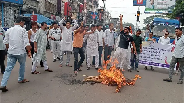 Video thumbnail for प्रधानमंत्री मोदी का पुतला दहन कांग्रेस की तरफ से सड़क जाम। PUNJABI POST