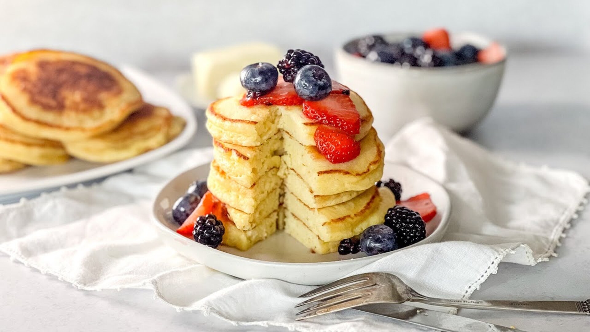 Video thumbnail for Fluffy Lemon Ricotta Pancakes Recipe