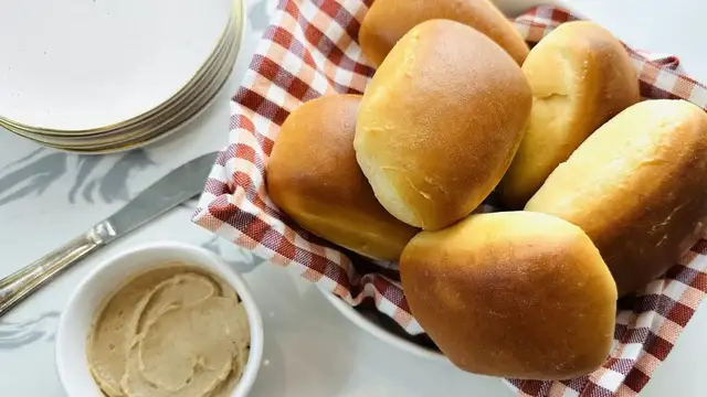 'Video thumbnail for Make Texas Roadhouse's Beloved Rolls At Home With Our Recipe'