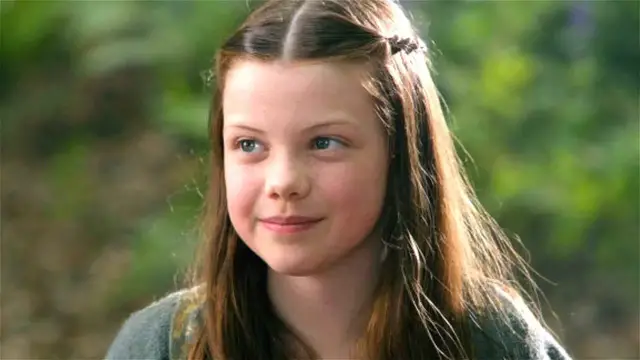 Video thumbnail for The Girl From Chronicles Of Narnia Grew Up To Be Gorgeous