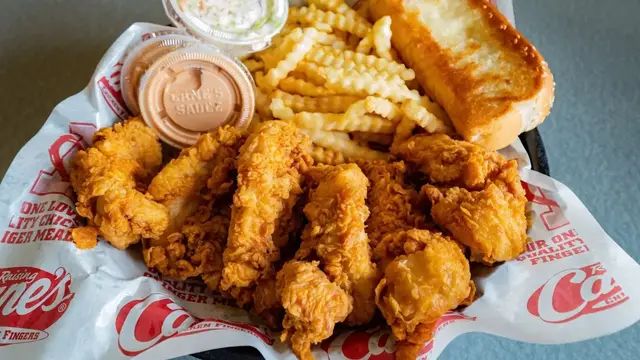 Video thumbnail for Popeyes Vs Raising Canes: The Reality Is, This Chain Has The Best Chicken Tenders