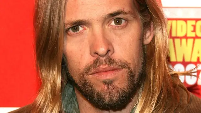Video thumbnail for Tragic Details About Foo Fighters' Taylor Hawkins