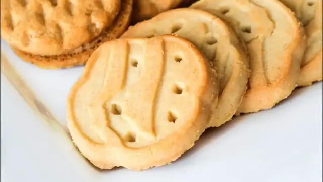 'Video thumbnail for What To Know Before You Buy Girl Scout Cookies This Year'