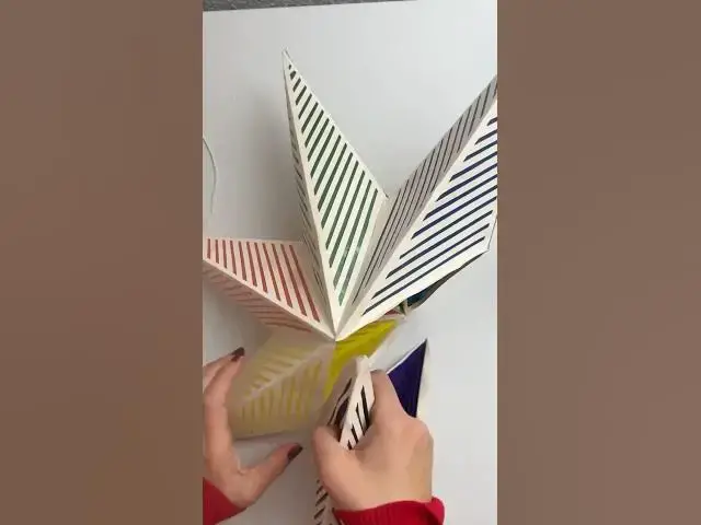 Video thumbnail for ⭐️ 3D-Sterne basteln mit Transparentpapier ⭐️ Gratis Vorlage ⭐️ #holidayswithshorts