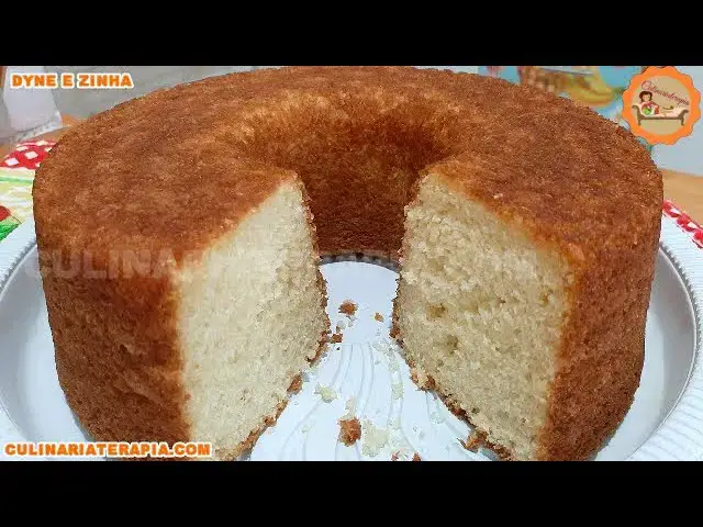Video thumbnail for Massa Básica Para Bolo Caseiro - Delicioso Bolo Fofinho Simples de Baunilha -