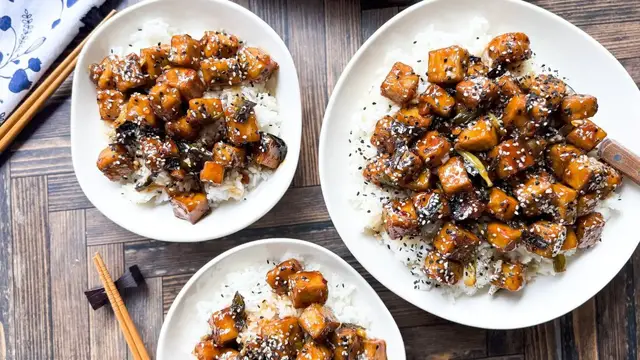 'Video thumbnail for Crispy And Sticky Baked Sesame Tofu Recipe'