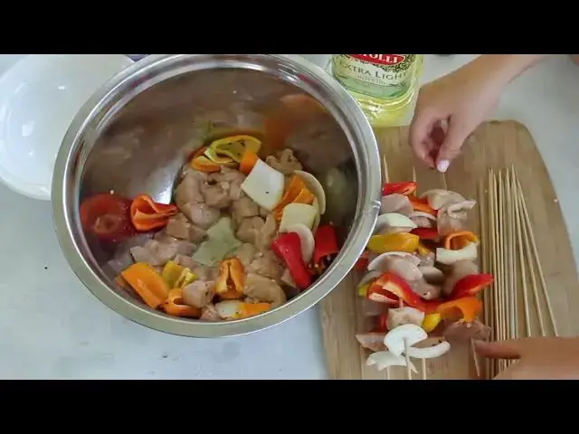 'Video thumbnail for How to Make Chicken Fajita Kabobs'