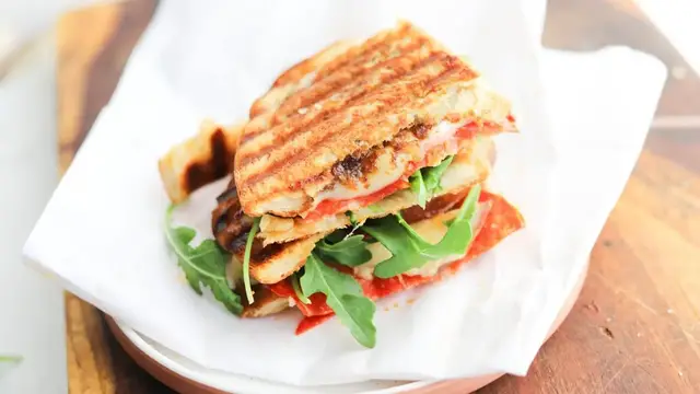 Video thumbnail for Spanish Chorizo And Pear Panini Recipe