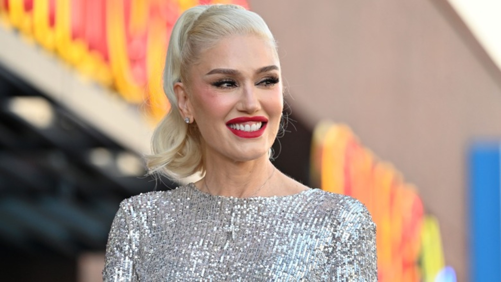 Video thumbnail for Gwen Stefani Is Unrecognizable With Her Natural Hair