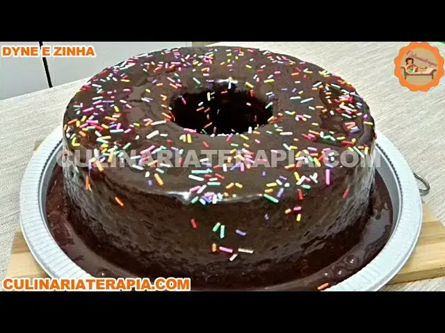 Video thumbnail for Bolo Caseiro de Chocolate Nega Maluca com Cobertura Cremosa de Chocolate