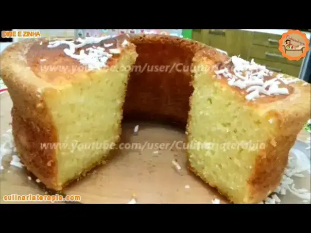 Video thumbnail for Aprenda como fazer um Bolo de Mandioca de Liquidificador, super macio e úmido