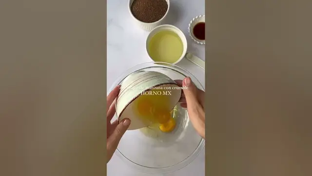 'Video thumbnail for Panqué de manzana con crumble receta Horno MX #shorts #receta #manzanas'
