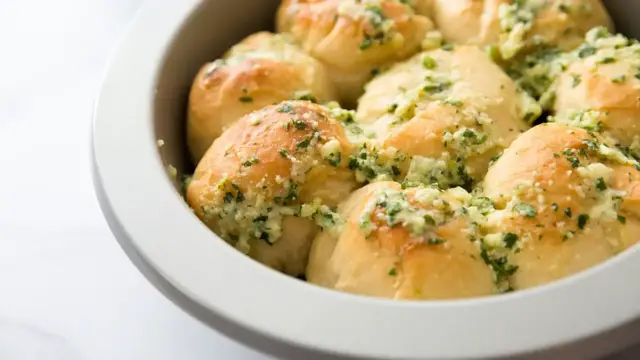 Video thumbnail for Copycat Costco Parmesan Garlic Butter Rolls Recipe